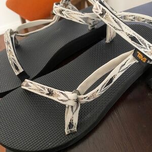 Women’s teva sandals
